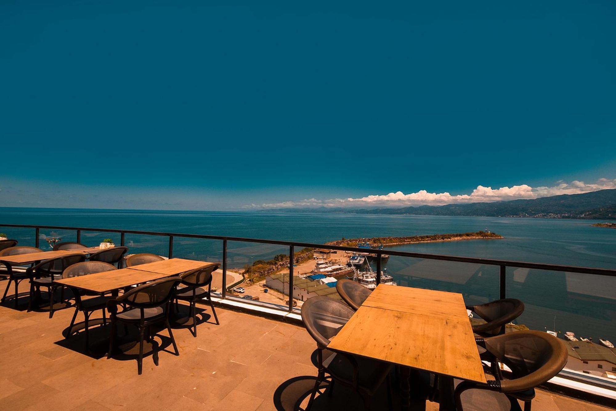 Royal Comfort Hotel Arakli Exterior photo