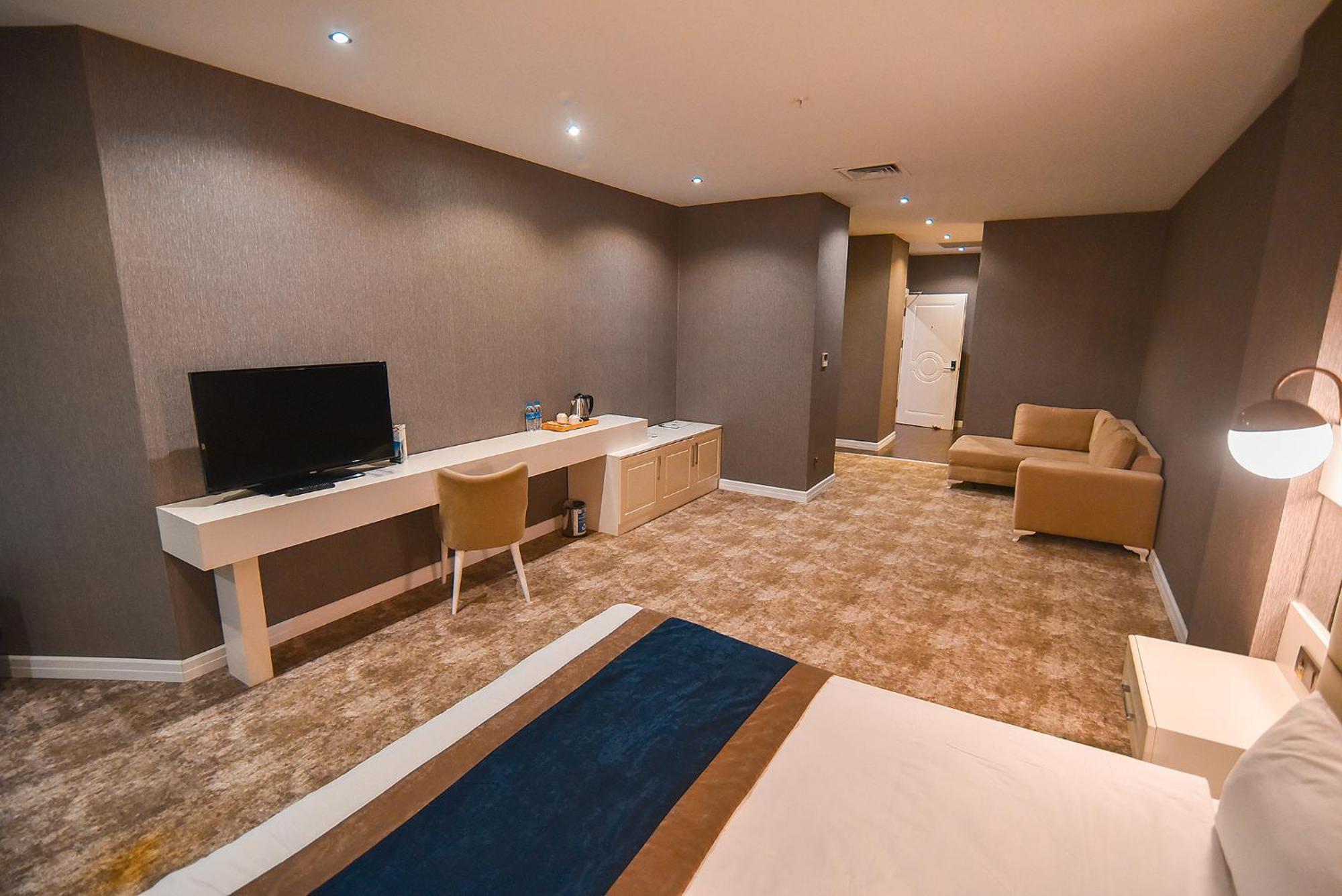 Royal Comfort Hotel Arakli Exterior photo